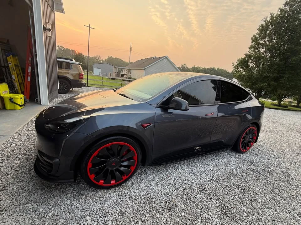 2023 Tesla Model Y Performance - Image 5 of 8