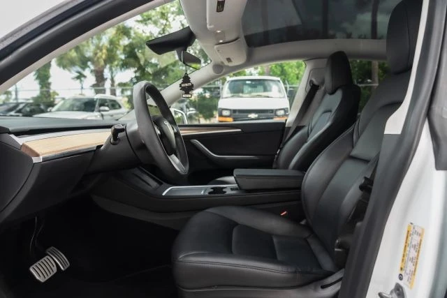 2023 Tesla Model Y Performance - Image 19 of 21