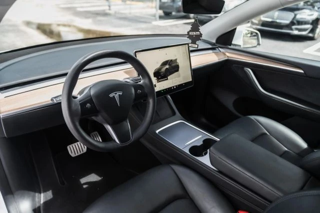 2023 Tesla Model Y Performance - Image 14 of 21