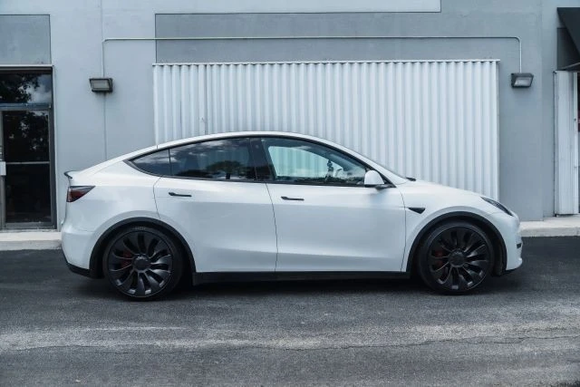 2023 Tesla Model Y Performance - Image 4 of 21