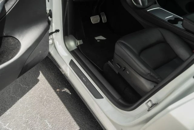 2023 Tesla Model Y Performance - Image 18 of 21