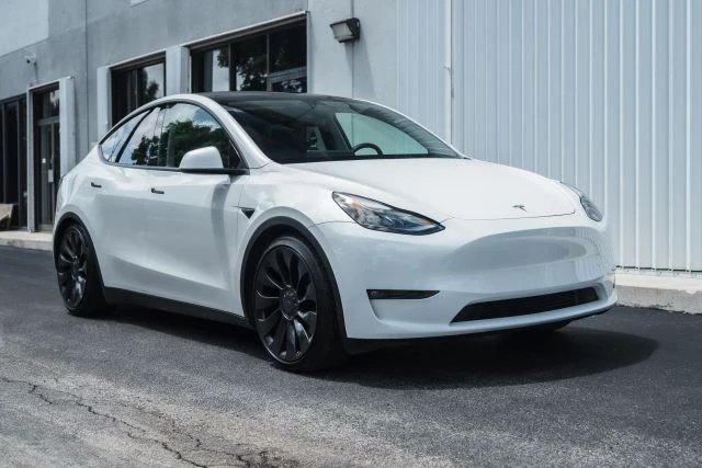 2023 Tesla Model Y Performance - Image 2 of 21