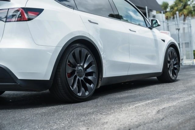 2023 Tesla Model Y Performance - Image 6 of 21