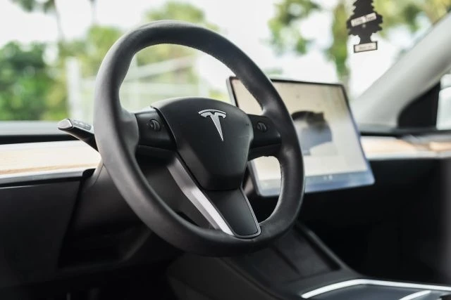 2023 Tesla Model Y Performance - Image 15 of 21