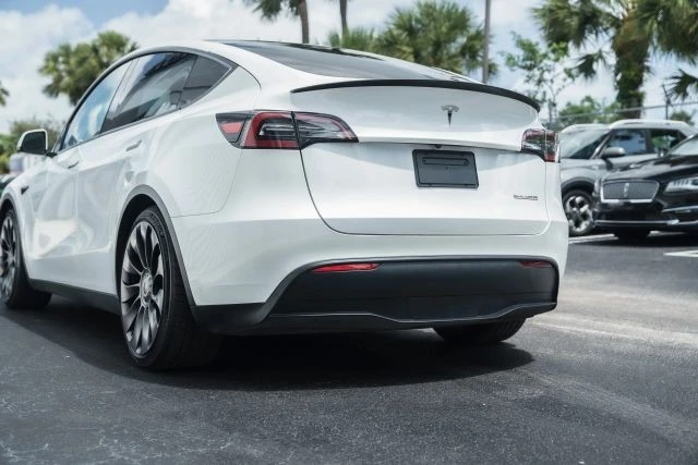 2023 Tesla Model Y Performance - Image 11 of 21