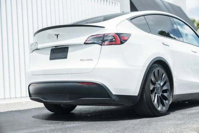 2023 Tesla Model Y Performance - Image 8 of 21
