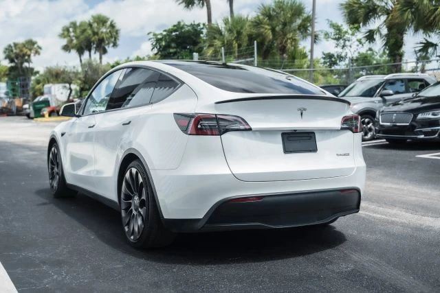 2023 Tesla Model Y Performance - Image 10 of 21