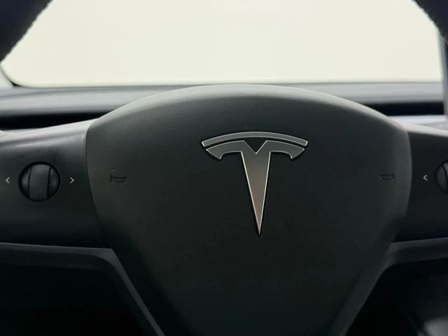 2023 Tesla Model Y Performance - Image 18 of 21