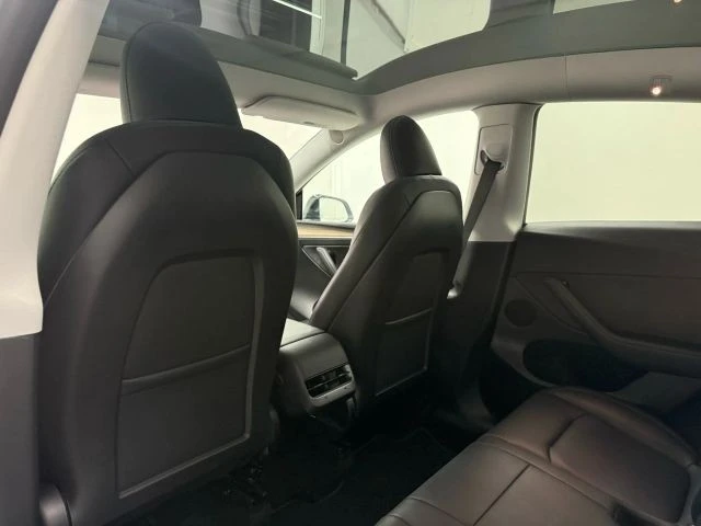 2023 Tesla Model Y Performance - Image 12 of 21