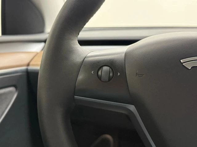 2023 Tesla Model Y Performance - Image 16 of 21