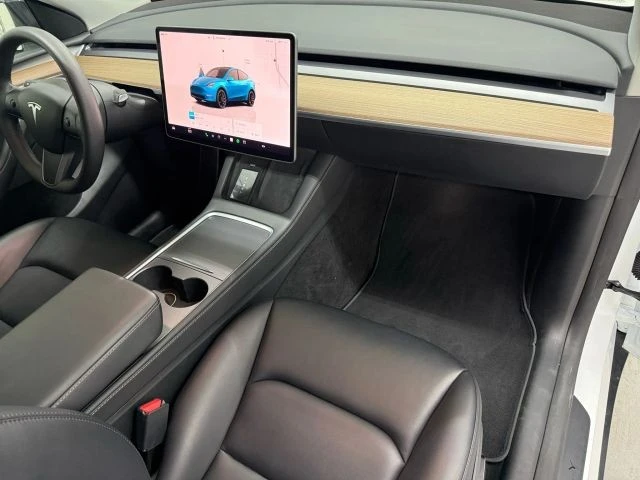 2023 Tesla Model Y Performance - Image 9 of 21