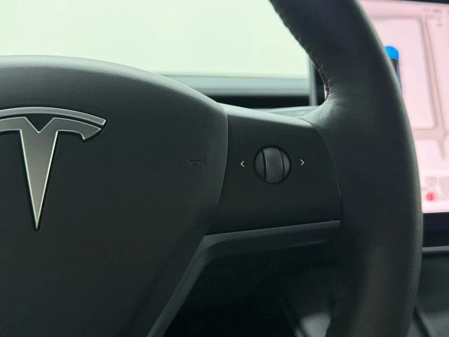 2023 Tesla Model Y Performance - Image 17 of 21
