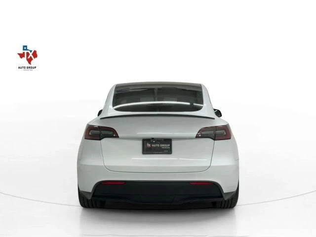2023 Tesla Model Y Performance - Image 8 of 21