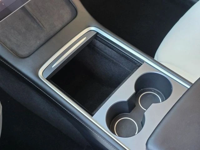 2023 Tesla Model Y Performance - Image 17 of 21