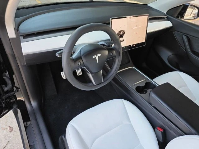 2023 Tesla Model Y Performance - Image 13 of 21