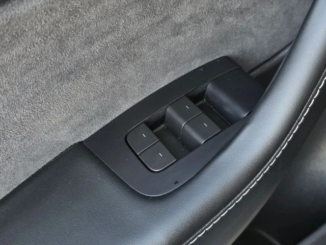 2023 Tesla Model Y Performance - Image 19 of 21