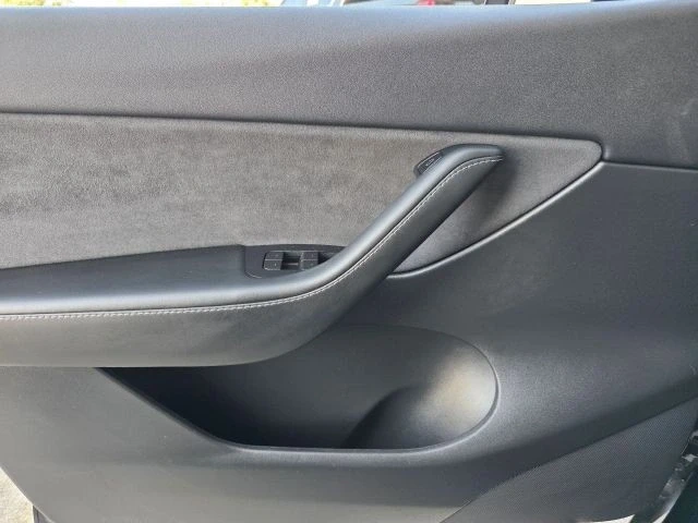 2023 Tesla Model Y Performance - Image 18 of 21