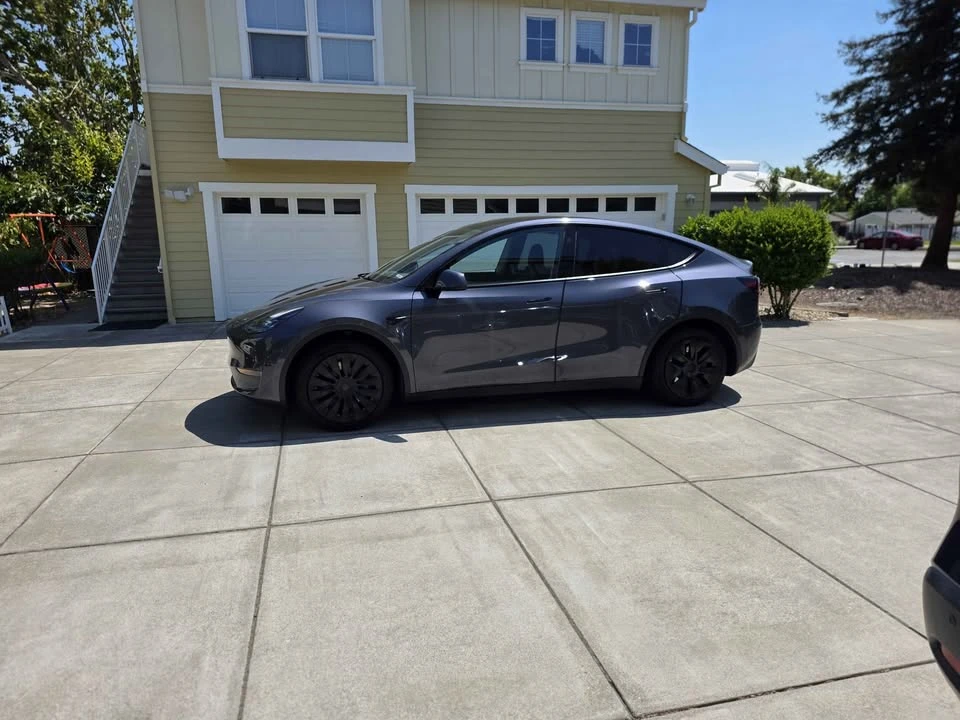 2023 Tesla Model Y - Image 10 of 18