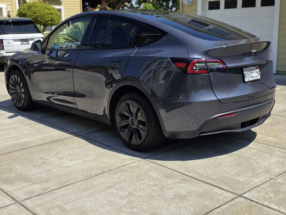 2023 Tesla Model Y - Image 9 of 18
