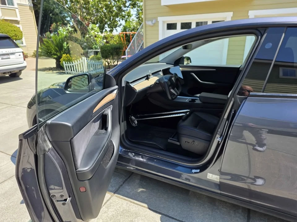 2023 Tesla Model Y - Image 15 of 18