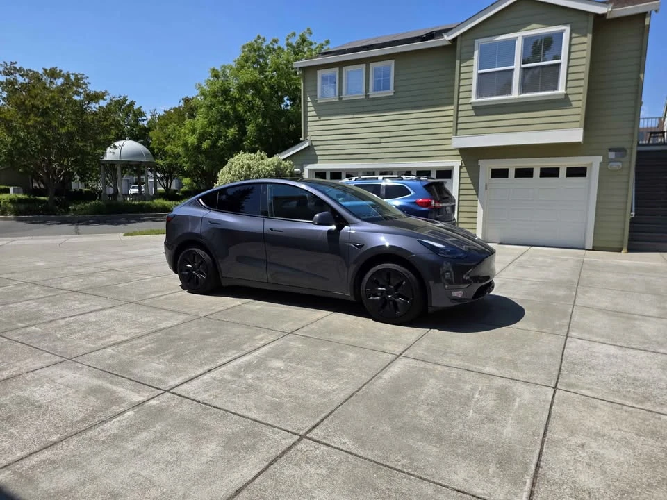 2023 Tesla Model Y - Image 4 of 18