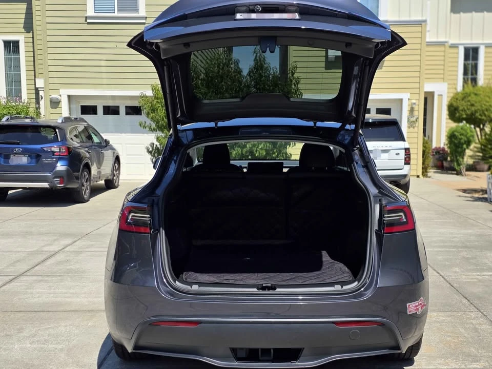 2023 Tesla Model Y - Image 12 of 18