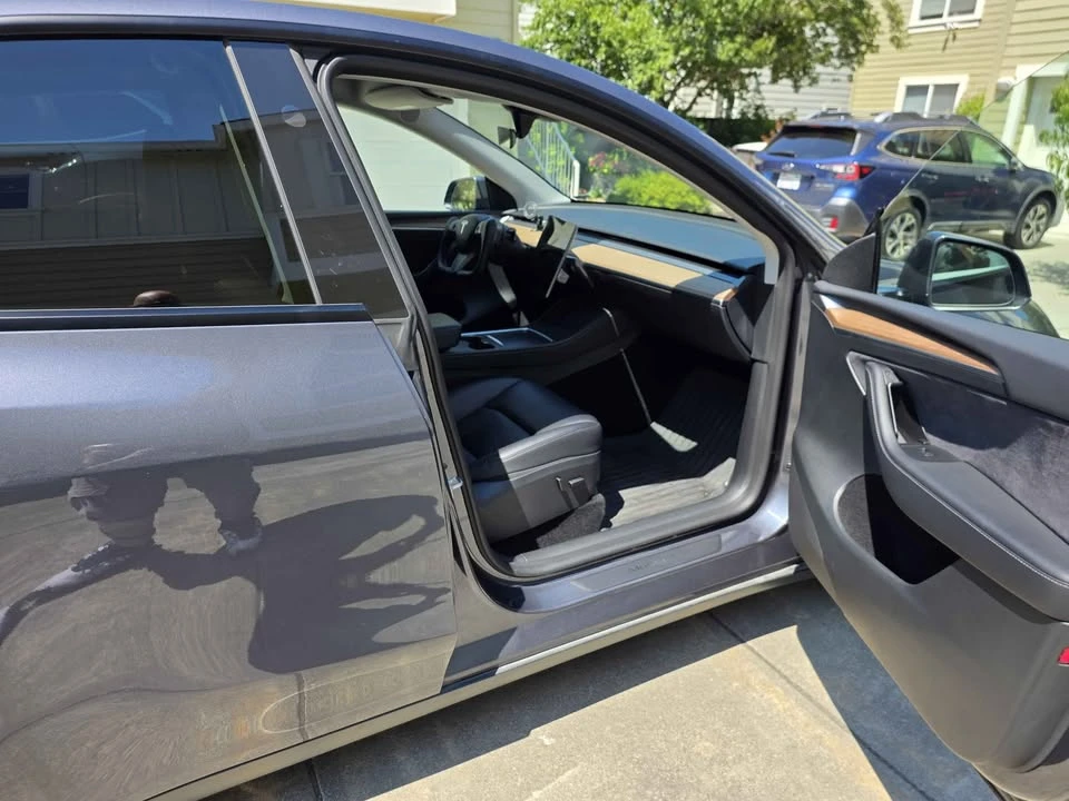 2023 Tesla Model Y - Image 16 of 18