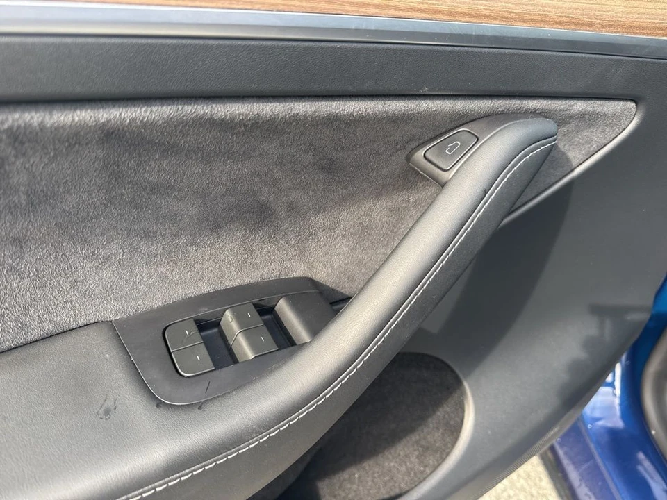 2023 Tesla Model Y - Image 28 of 31