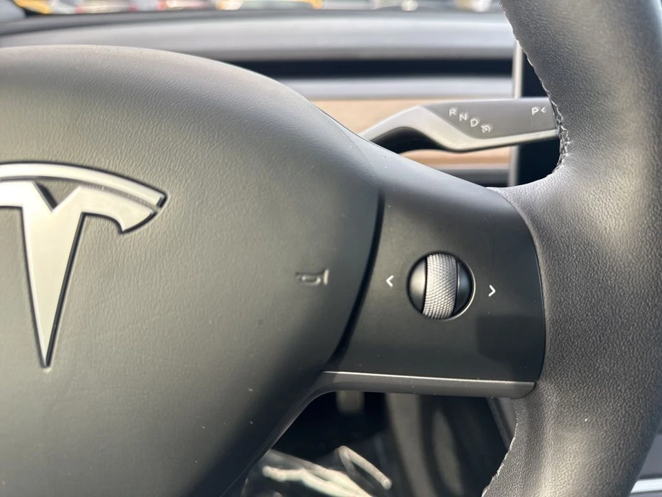2023 Tesla Model Y - Image 16 of 21