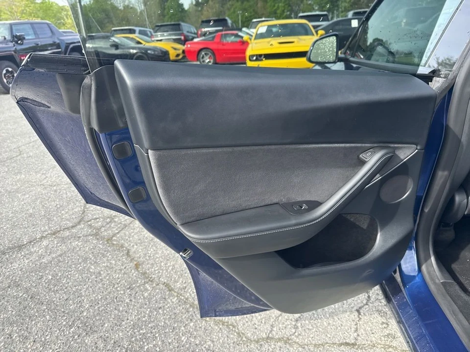 2023 Tesla Model Y - Image 29 of 31