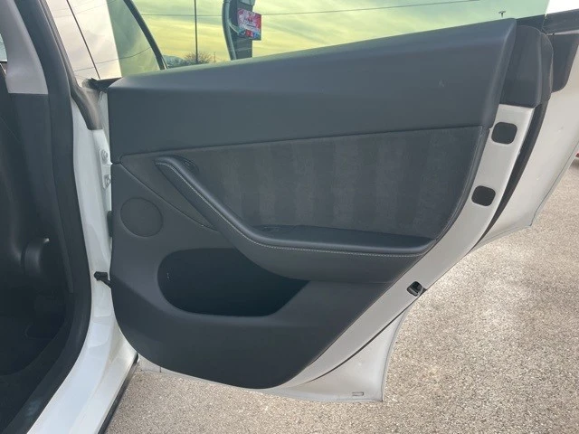 2023 Tesla Model Y - Image 18 of 21