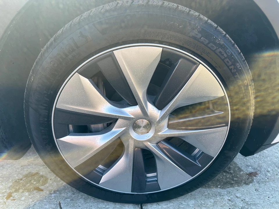 2023 Tesla Model Y - Image 19 of 31