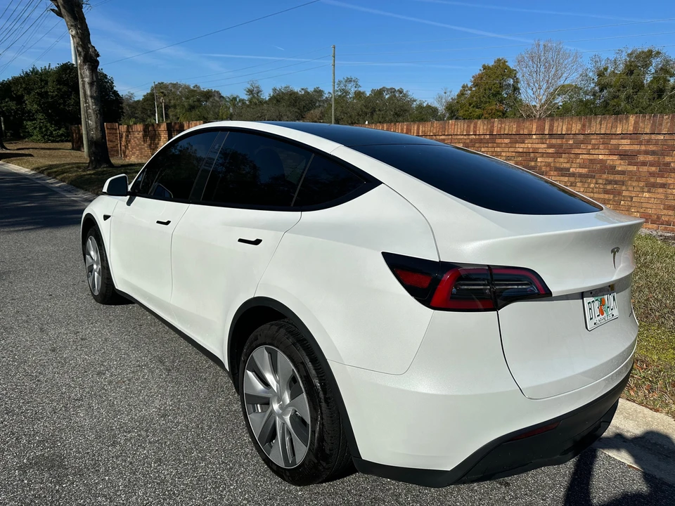 2023 Tesla Model Y - Image 12 of 31