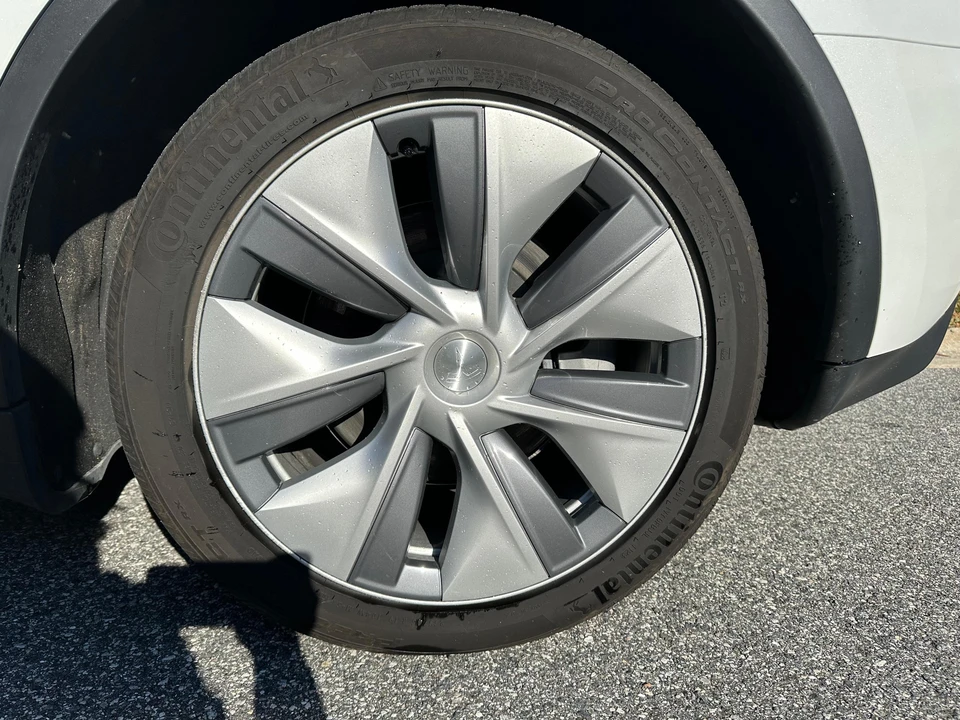 2023 Tesla Model Y - Image 21 of 31