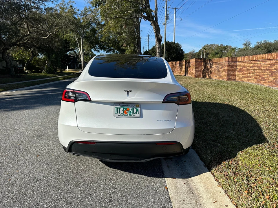 2023 Tesla Model Y - Image 13 of 31