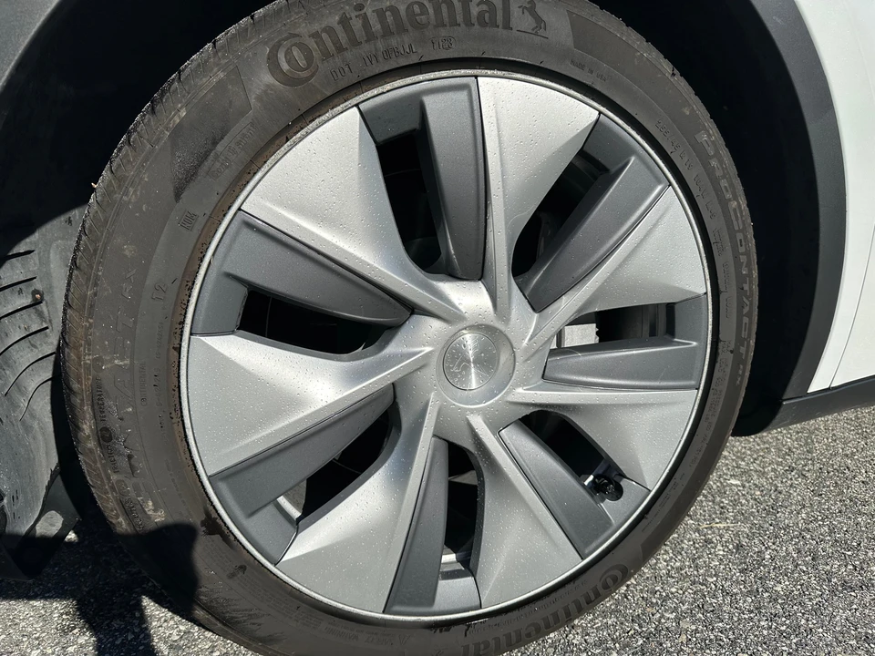 2023 Tesla Model Y - Image 18 of 31