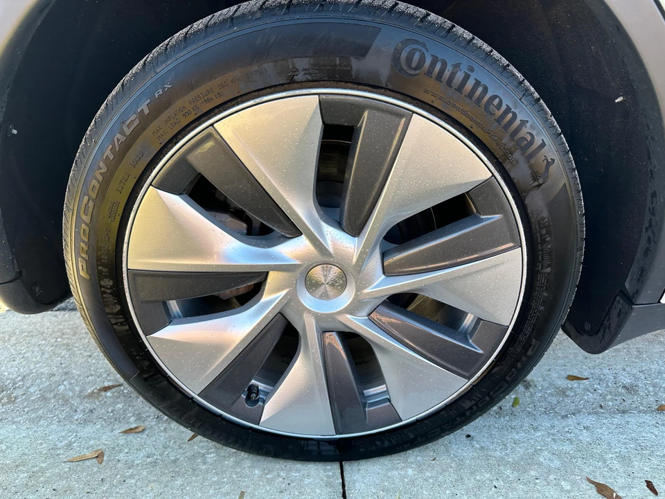 2023 Tesla Model Y - Image 20 of 31