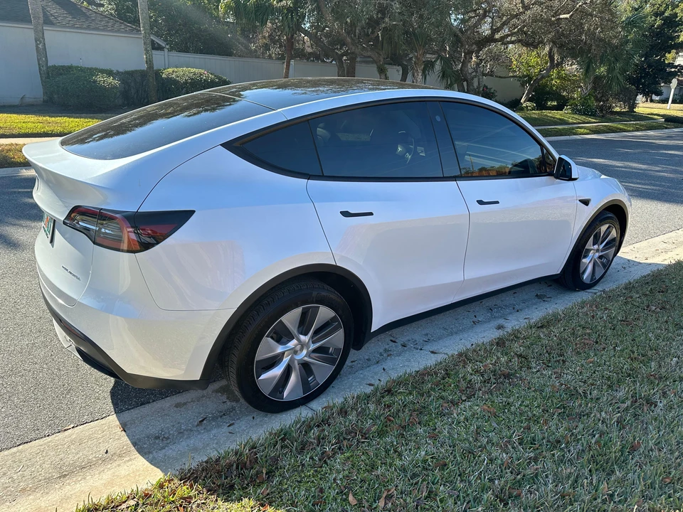 2023 Tesla Model Y - Image 14 of 31