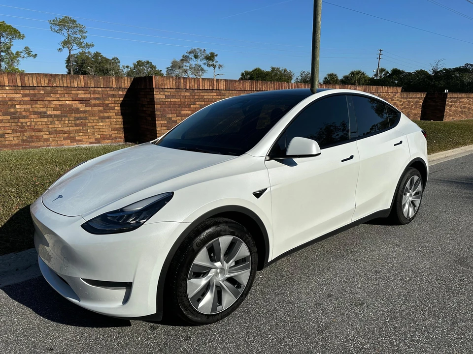 2023 Tesla Model Y - Image 9 of 31