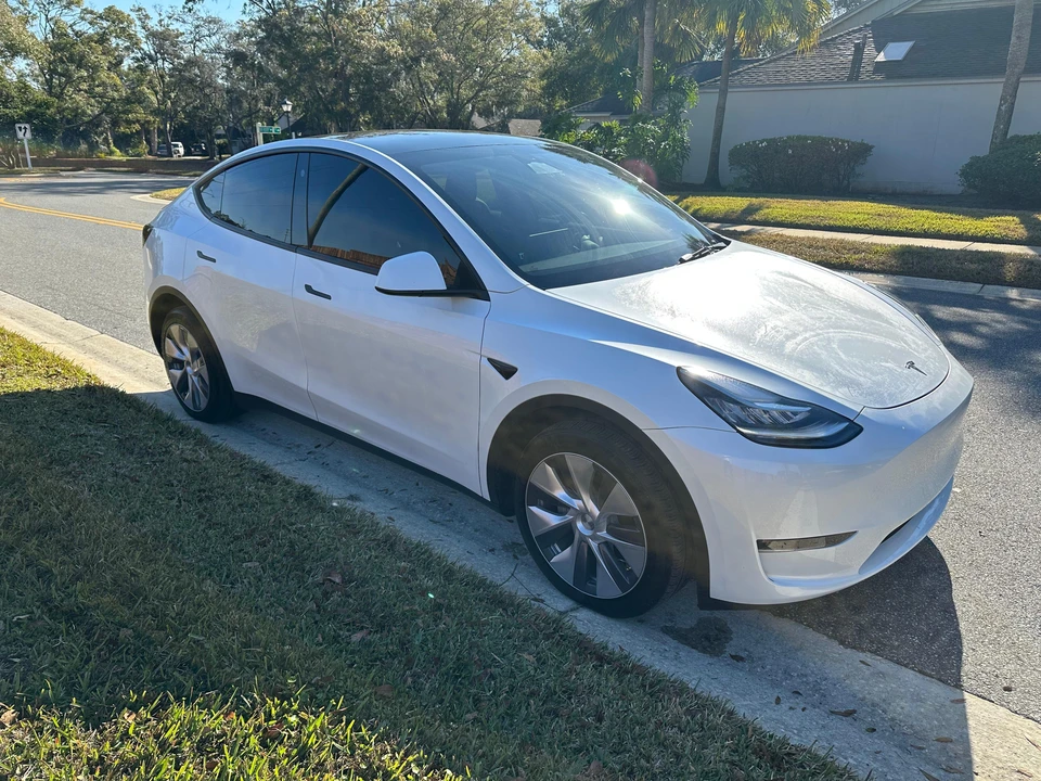 2023 Tesla Model Y - Image 16 of 31