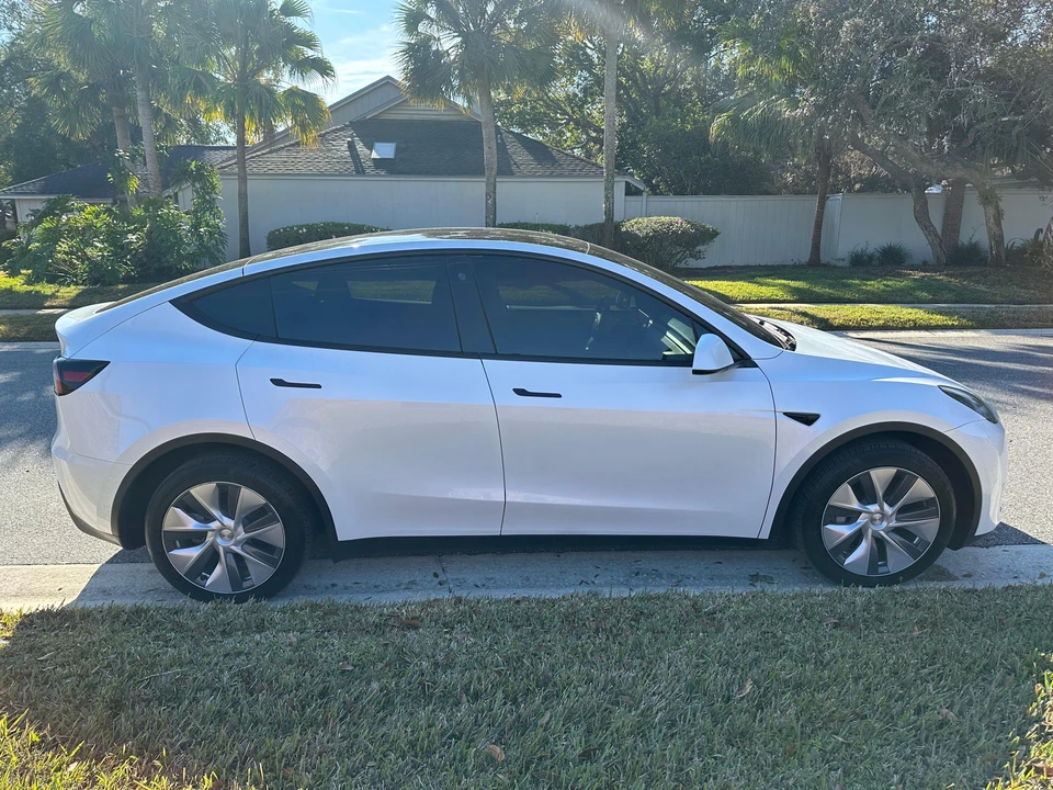 2023 Tesla Model Y - Image 15 of 31