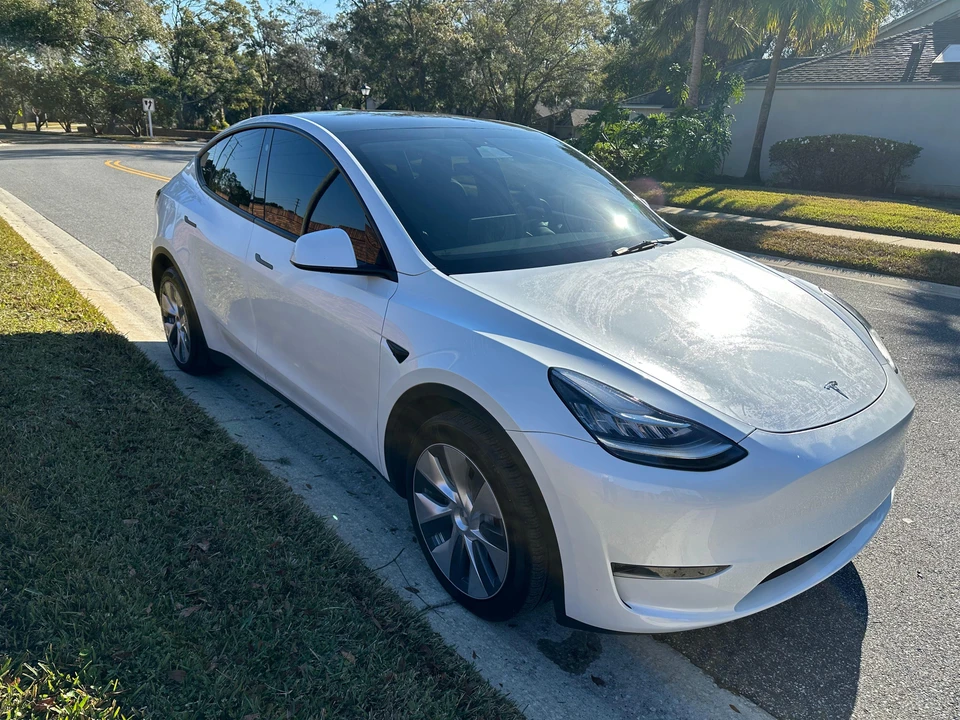 2023 Tesla Model Y - Image 17 of 31
