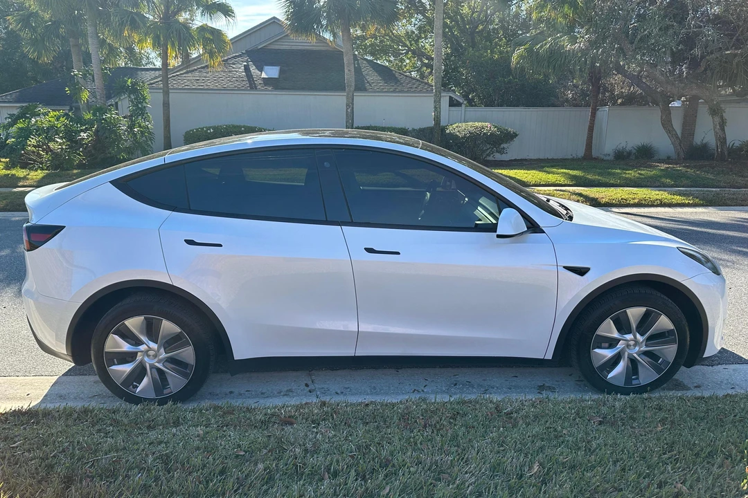 2023 Tesla Model Y - Image 3 of 31