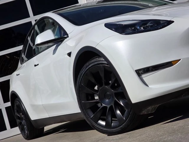 2023 Tesla Model Y - Image 12 of 21