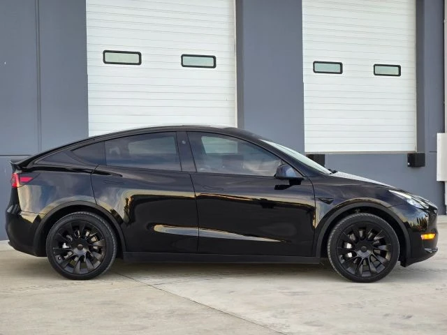 2023 Tesla Model Y - Image 9 of 21