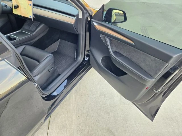 2023 Tesla Model Y - Image 19 of 21
