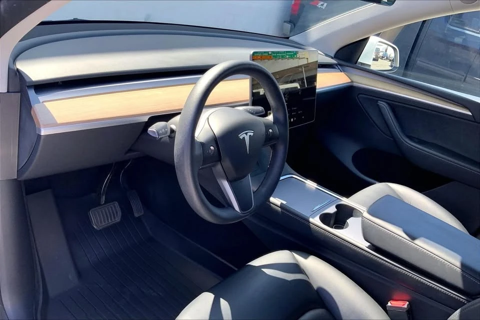 2023 Tesla Model Y - Image 2 of 20
