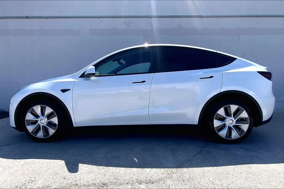 2023 Tesla Model Y - Image 3 of 20