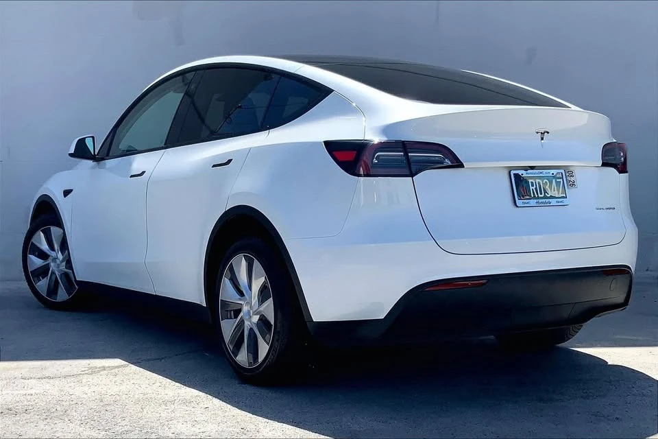 2023 Tesla Model Y - Image 4 of 20