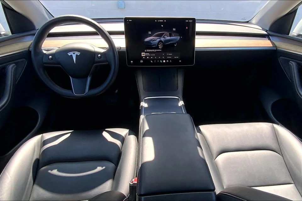 2023 Tesla Model Y - Image 10 of 20